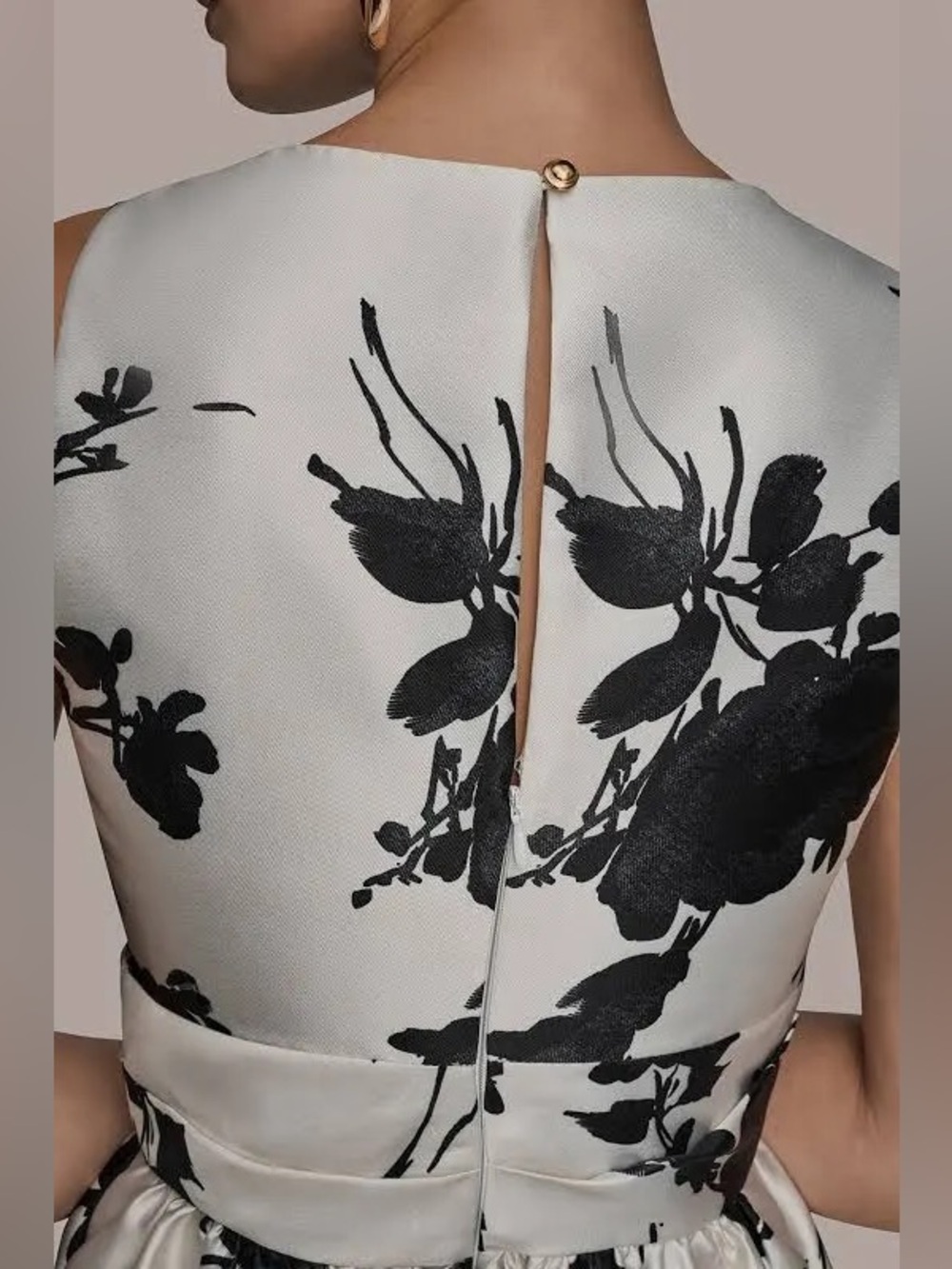 Donna Karan Black and White Floral V-Neck SLEEVELESS FIT AND FLARE GOWN - Picture 5 of 14